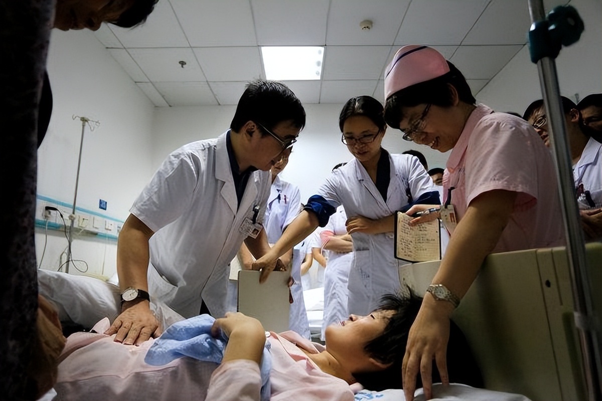 分娩时的紧急情况及应对措施,分娩时孕妇遇到的三件尴尬事