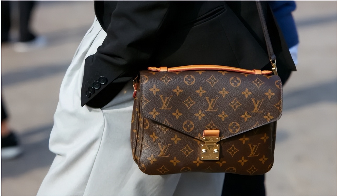 lv邮差包为什么有的有手提,lv邮差包为什么会开裂