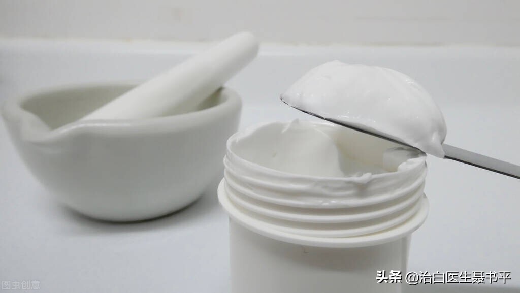 白癜风治疗用激素有效吗,白癜风紫外线治疗后抹什么药膏