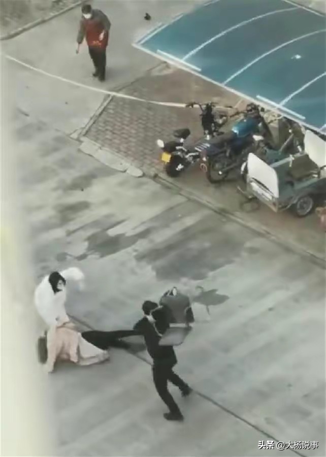 廖主任上门威胁并暴打业主,楼长小区里抡椅子殴打女业主后续