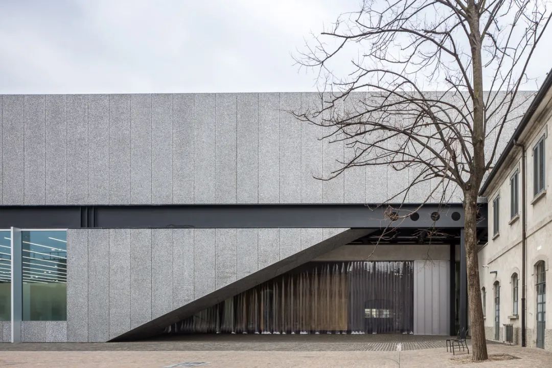 泡沫铝夜间效果图片,泡沫铝透光效果图