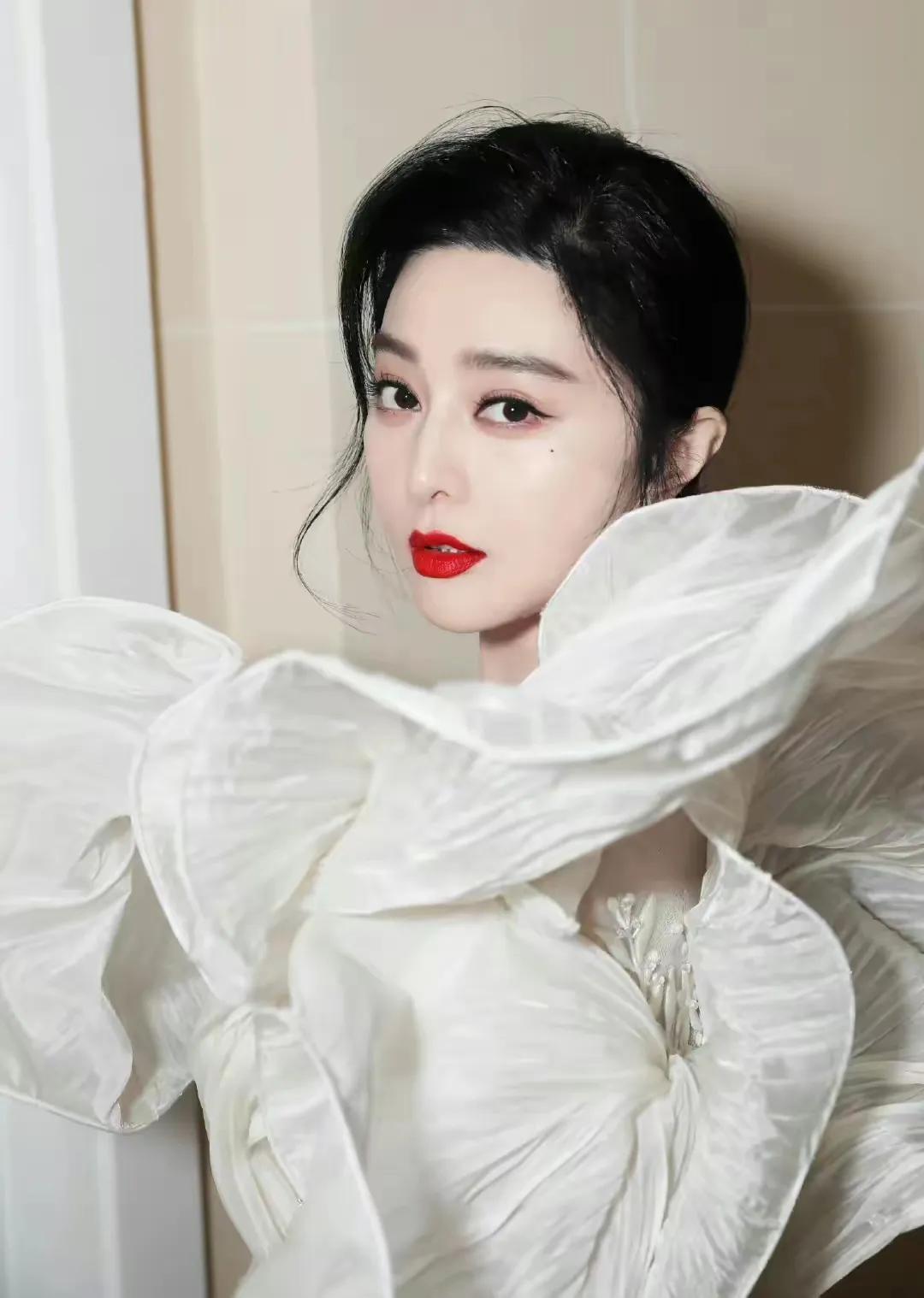 范爷戛纳红毯照,范爷戛纳穿龙袍