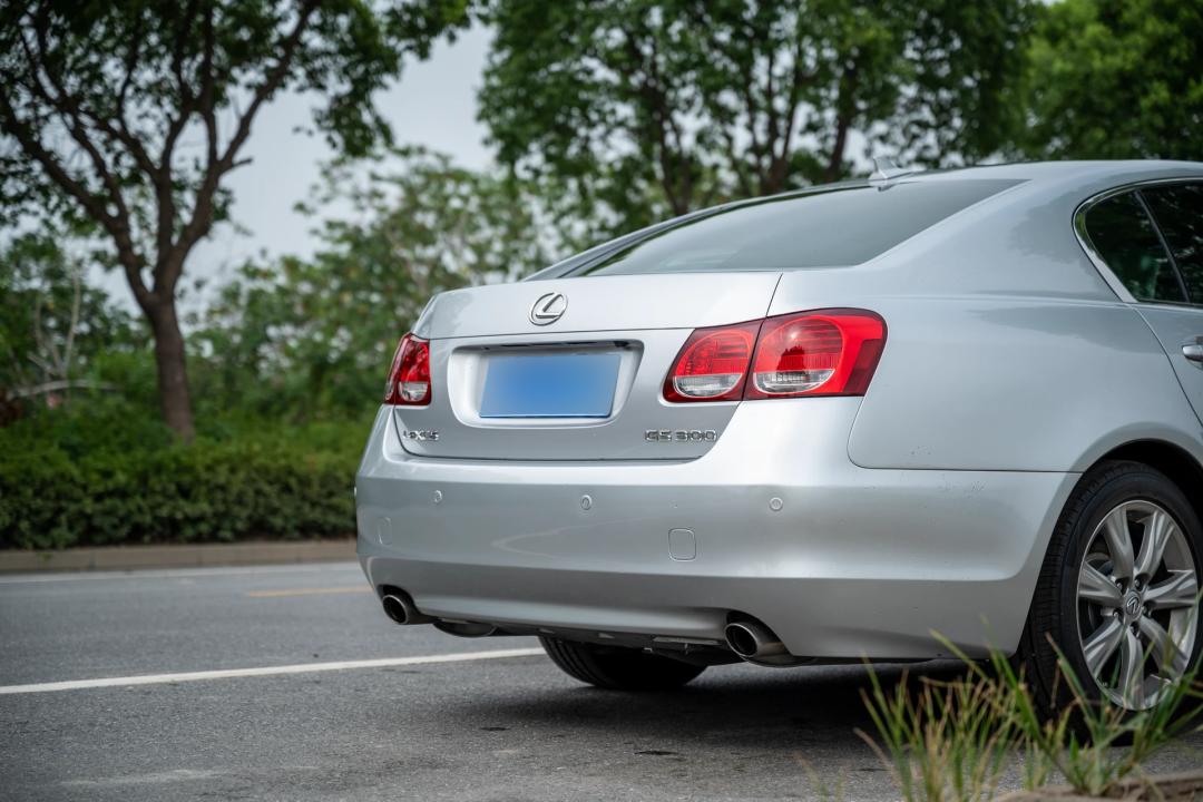 足够强大，就能与自己和解，经典值得回味——二*雷手**克萨斯GS300