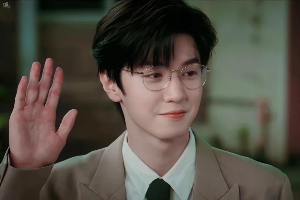 曾黎节目谈赵露思,曾黎和赵露思跳舞谁穿黑色衣服