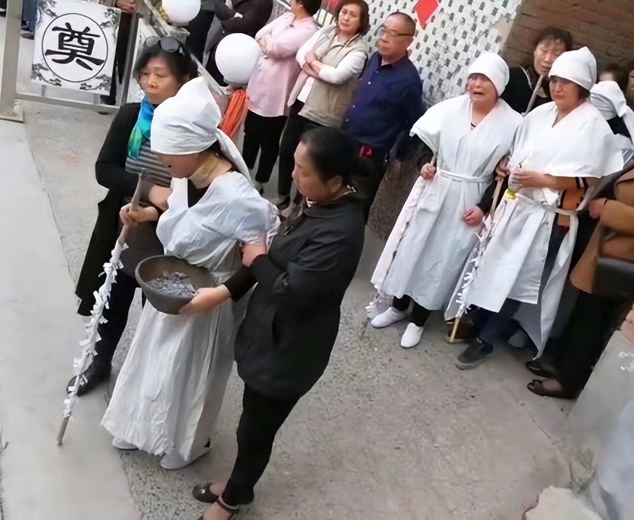 丧祭礼仪详细流程,立遗嘱丧事简办