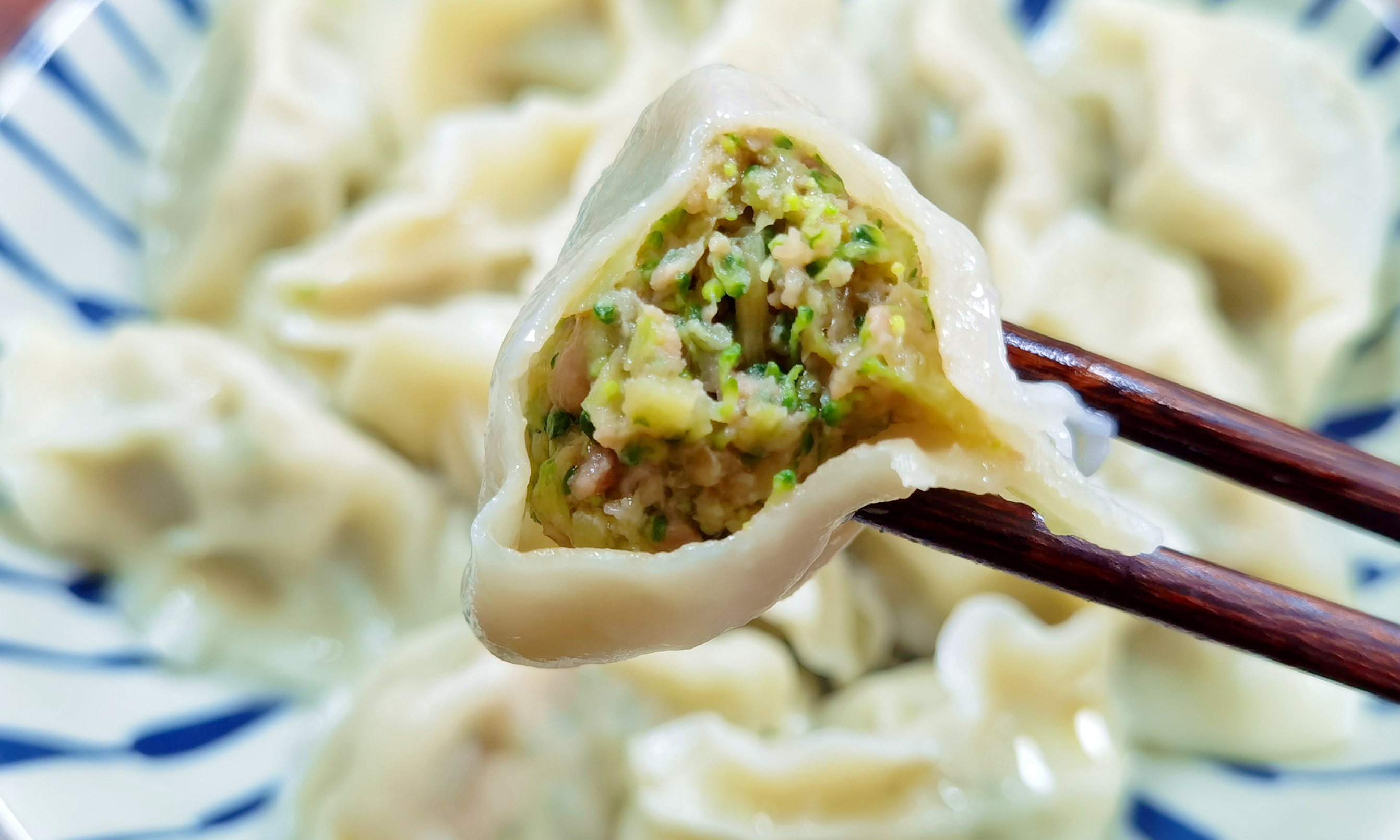 饺子馅怎么调鲜嫩多汁又好吃呢,调饺子馅记得放3样调料