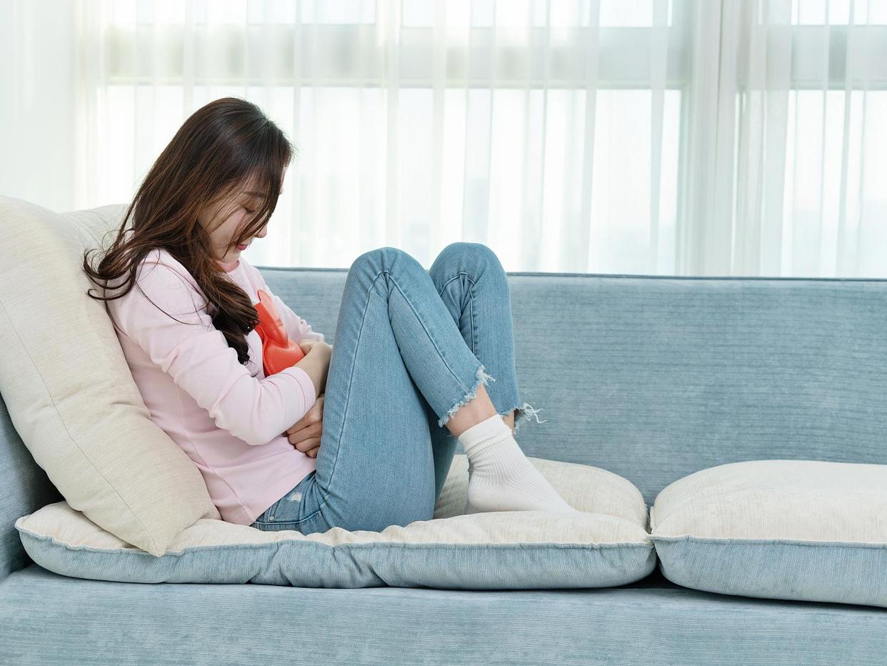 女孩初次来“例假”时，妈妈要告诉她这3件事，孩子或会感谢你！