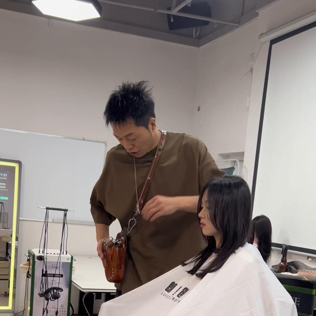 头发少又短怎么编,头发少得可怜