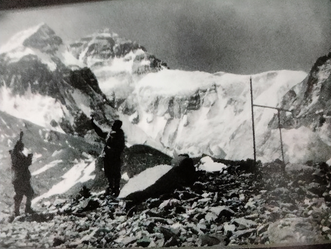 1960年中国登山队登顶珠峰人员,中国登山者登珠峰遇难