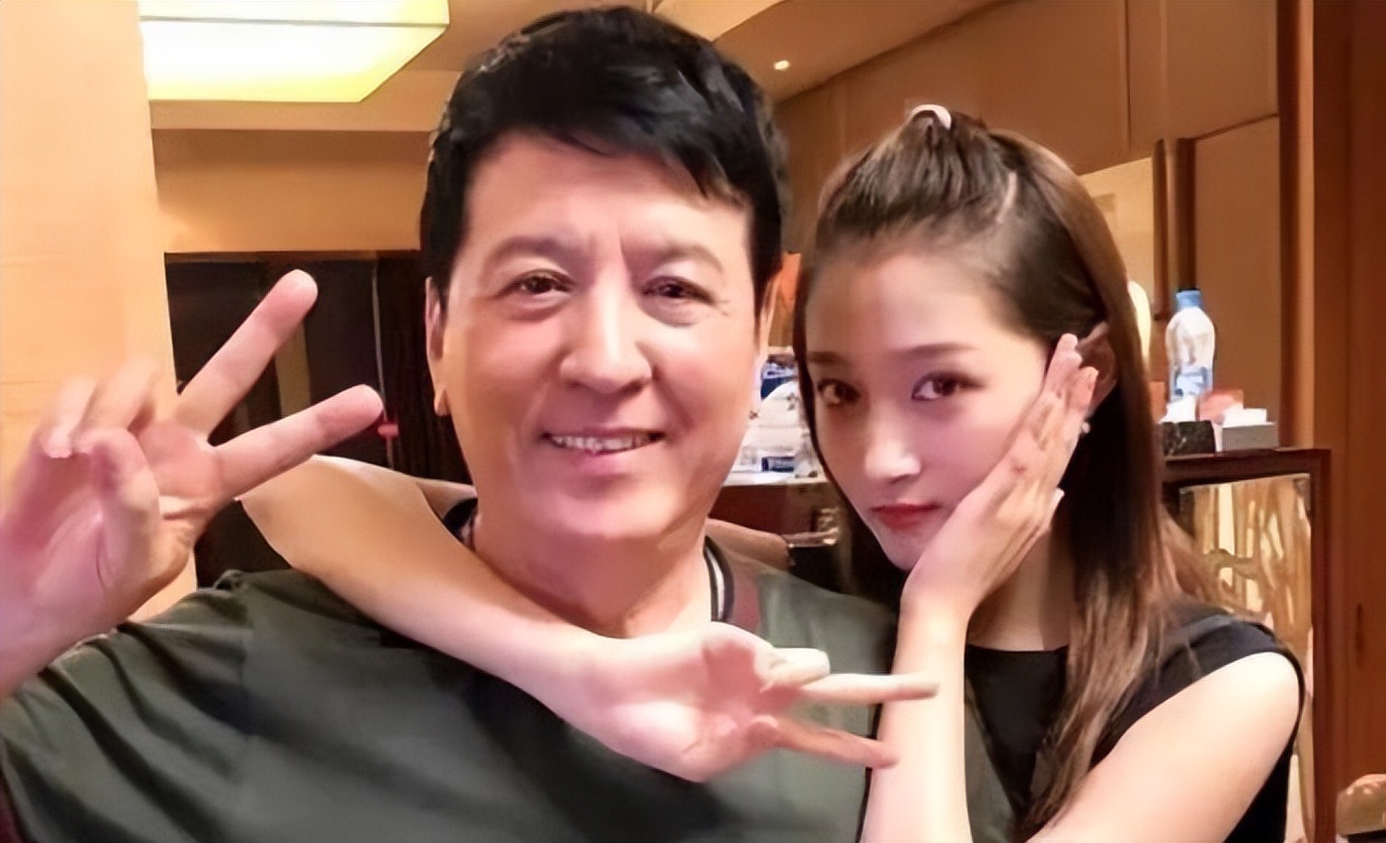 鹿晗父亲身份曝光,鹿晗父母身份揭秘