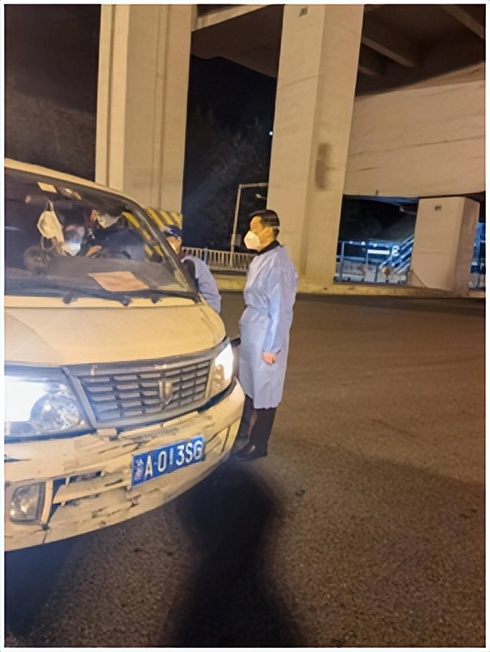 下沉西安基层一线支持疫情防控,下沉党员志愿者为疫情发力