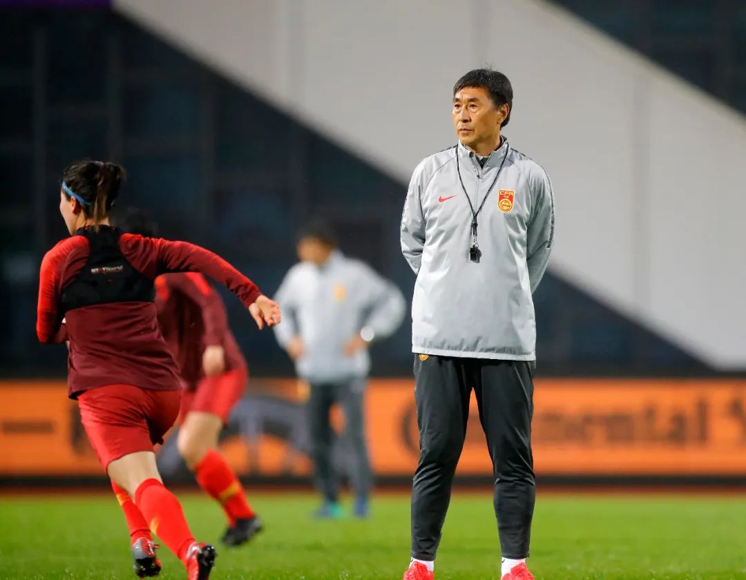 中国女足现任主帅是谁,中国女足历届主教练