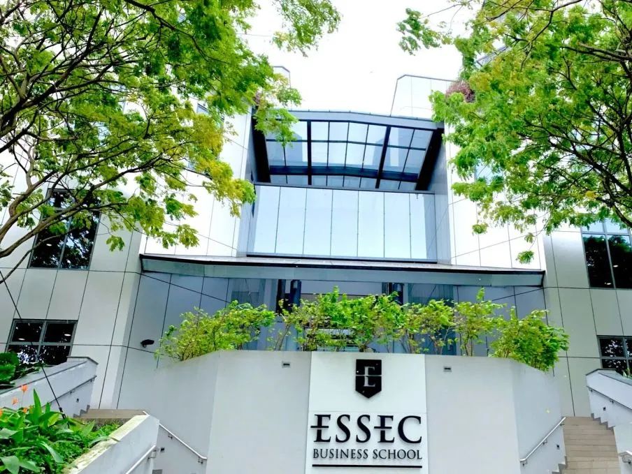 21岁Anais在法国：沉迷奢侈品欠巨额网贷，异国浪子回头拿全额奖