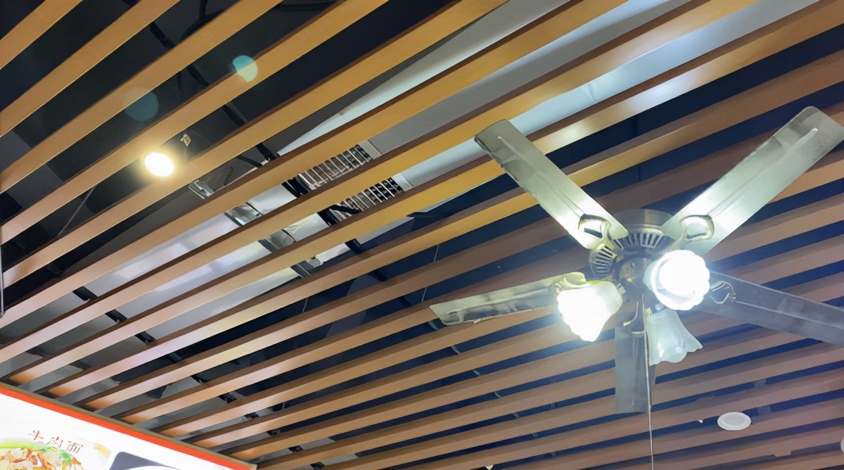 饭馆油烟机允许装到小区里,餐馆把油烟机安在小区怎么处理