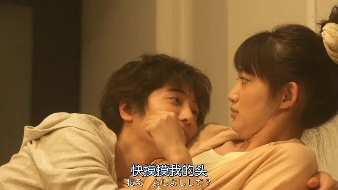 女生总喜欢亲亲抱抱男生,女朋友喜欢抱抱怎么回事