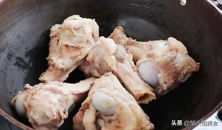 熬大骨汤要不要焯水,熬大骨汤要加醋吗