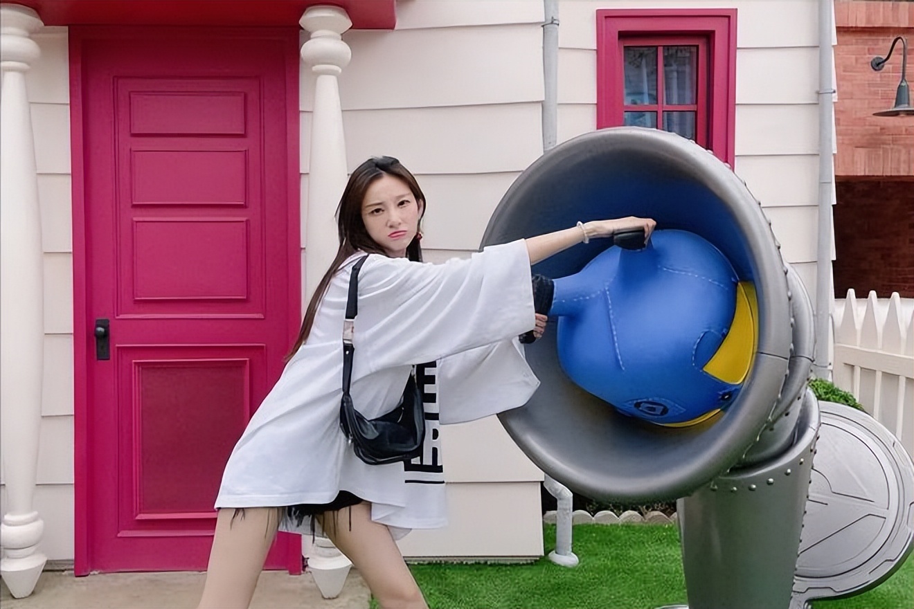 女主持人马凡舒简介,马凡舒央视女主持