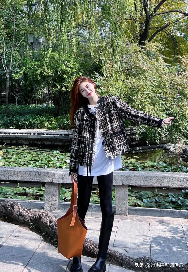 女人不管多懒，穿打*裤底**也别配运动鞋！瞧潮人这样穿，多时髦高级