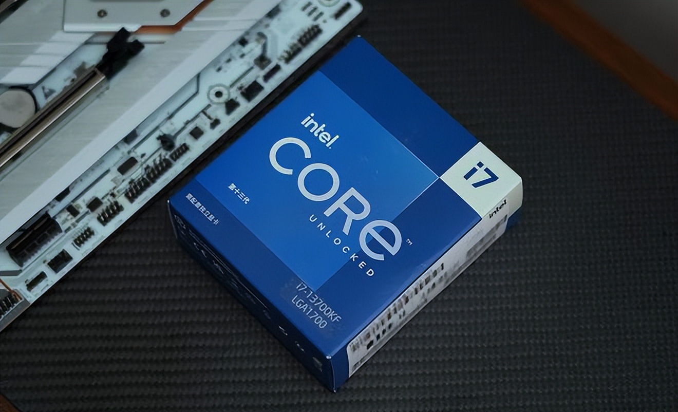 双11装机汇报：13700KF+七彩虹Z790+骨伽天吴T5水冷投入1个W