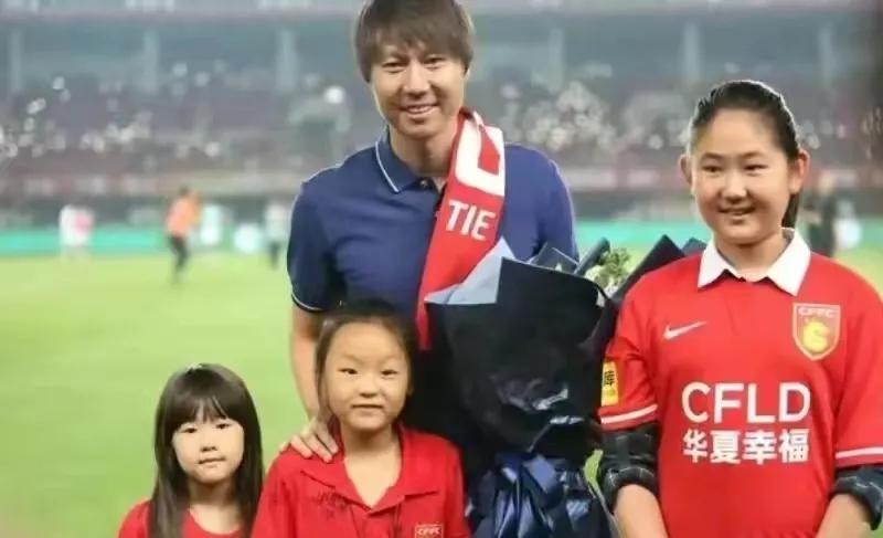 鏉庨搧鑰佸﹩榫欒彶鏄彴鐞冭鍒ら緳鑿插悧,榫欒彶鏉庨搧鑰佸﹩鍥炴潵浜嗗悧