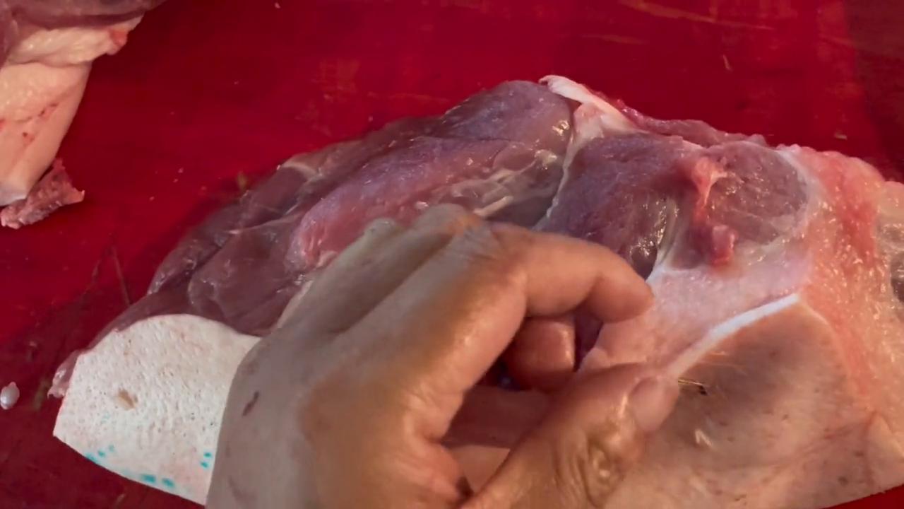 怎么判断是青猪还是老母猪肉,怎么区分猪肉是老母猪