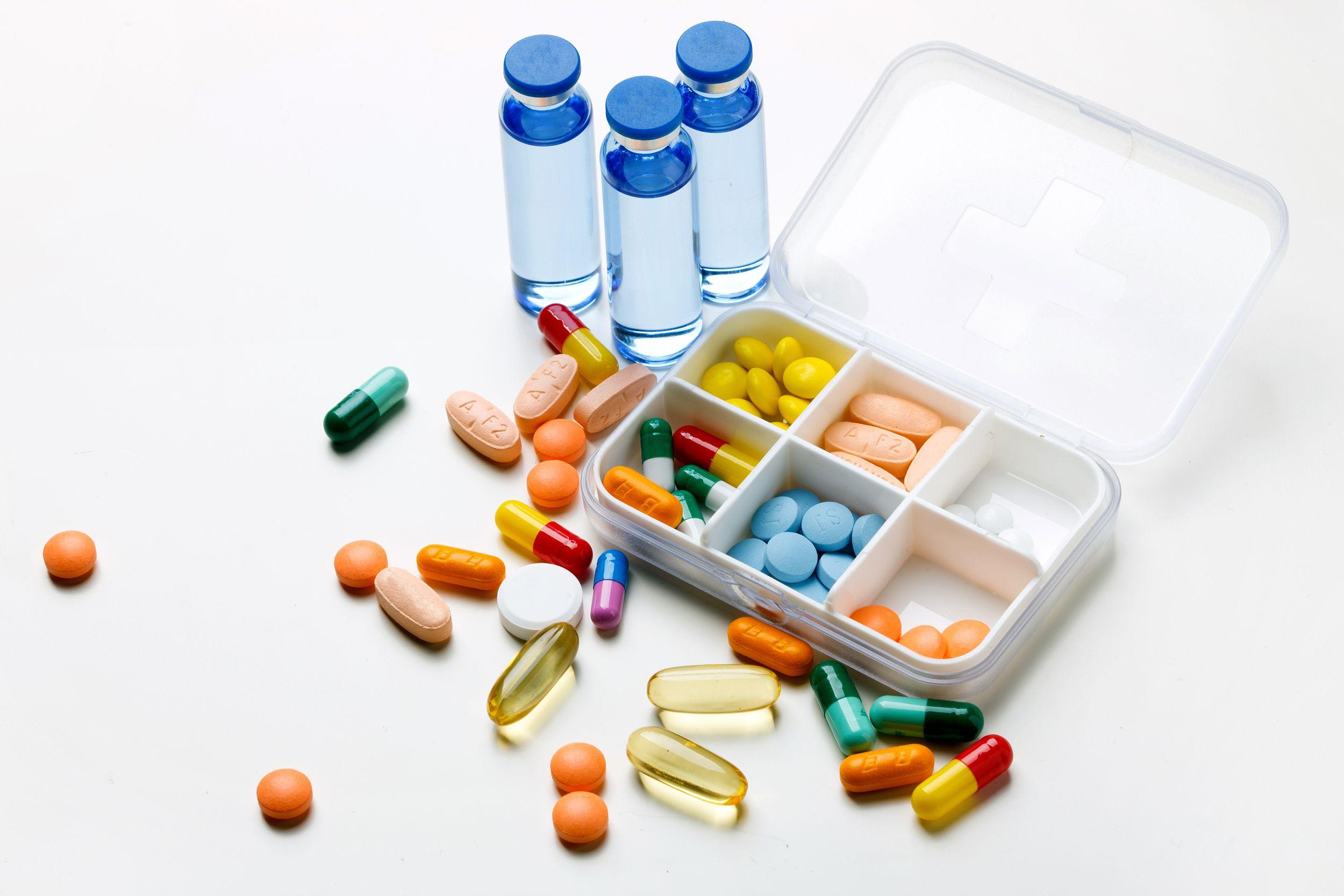 哪些药物不宜嚼碎或掰开,提醒这些药掰开吃无效或有毒