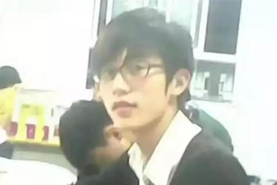 小伙掏鸟窝被判十年,小伙上树掏鸟被判十年