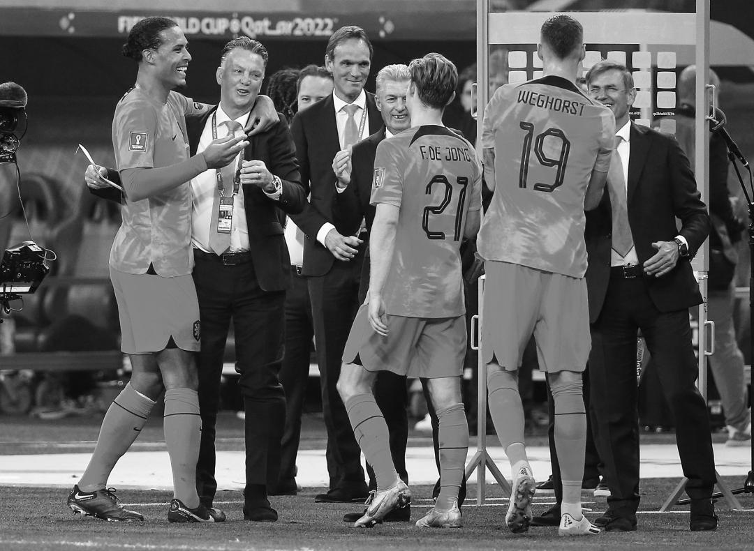 完整阵容面对荷兰3比0轻松取胜,荷兰逆转最关键的一次