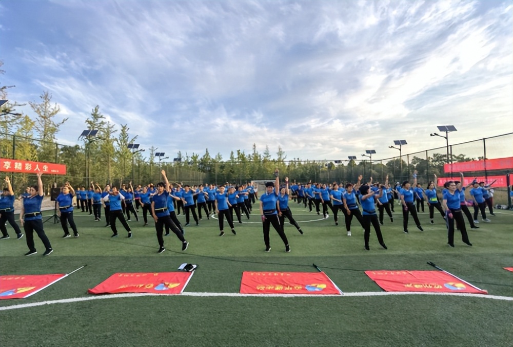 我县开展全民健身系列展演活动,全民健身运动会暨民俗文化展演
