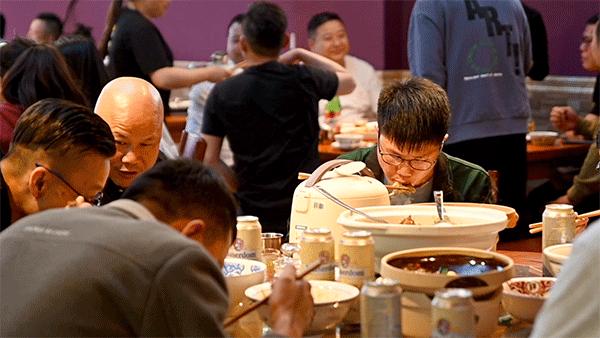 人气爆满的湘菜馆,很有特色的一家湘菜馆