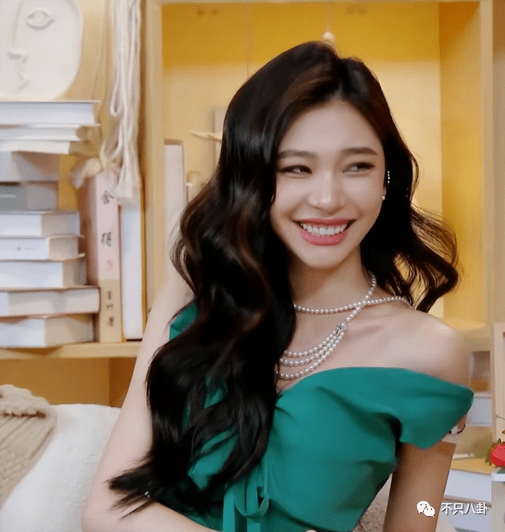 顶级网红逐梦娱乐圈，结果她被骂颜值太普通？