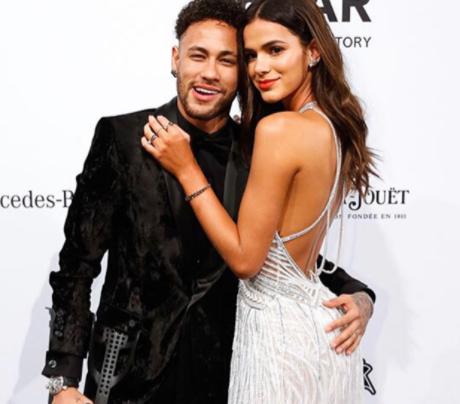 巴西第一深情女友照片,内马尔两任女朋友照片