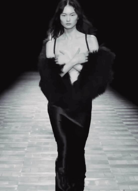 巴黎时装秀中国女模,巴黎时装秀女模西装