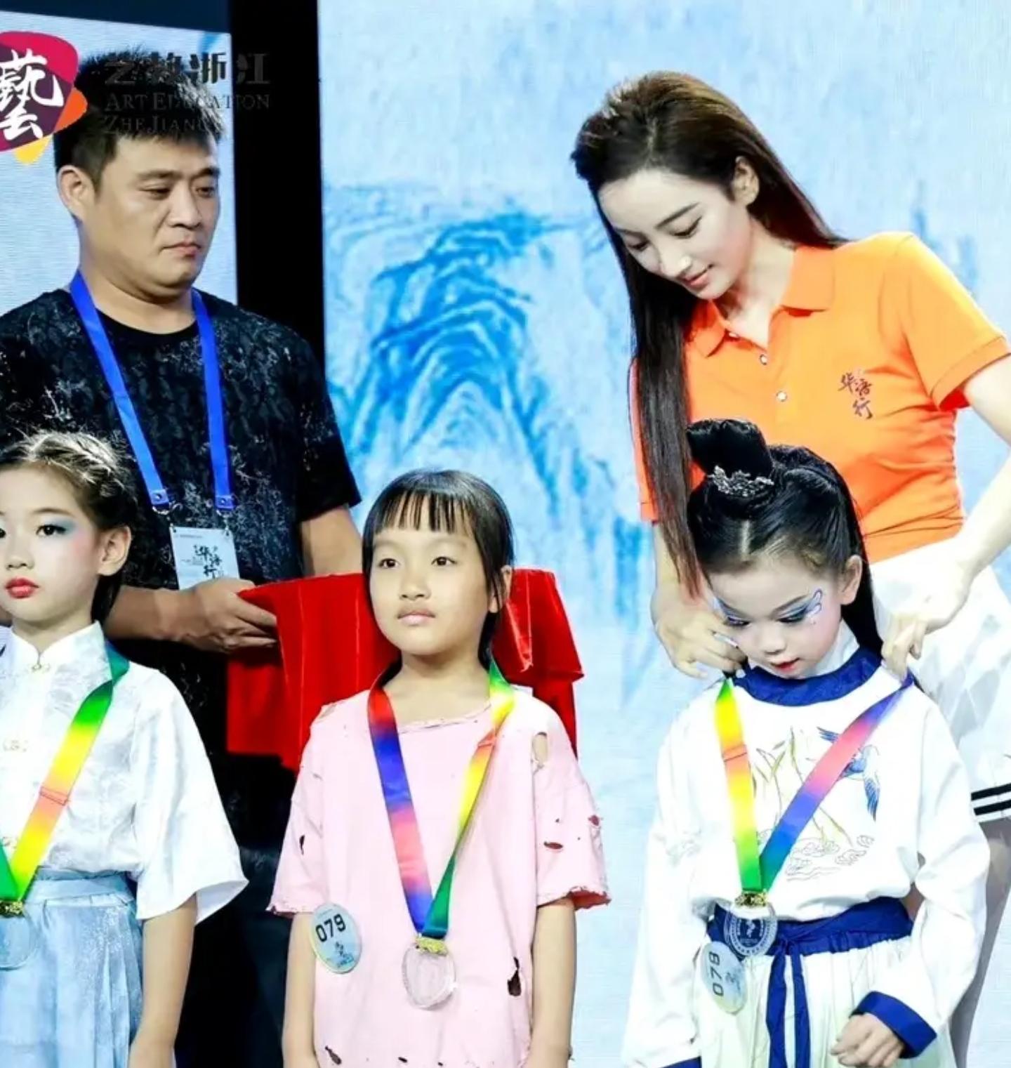 马卉回应疑似不雅图片,马卉就直播露出不雅画面致歉