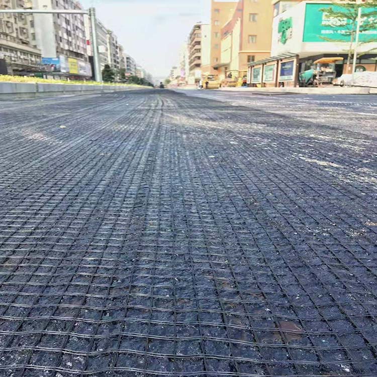 自粘式玻纤格栅施工,玻纤格栅在哪一步施工