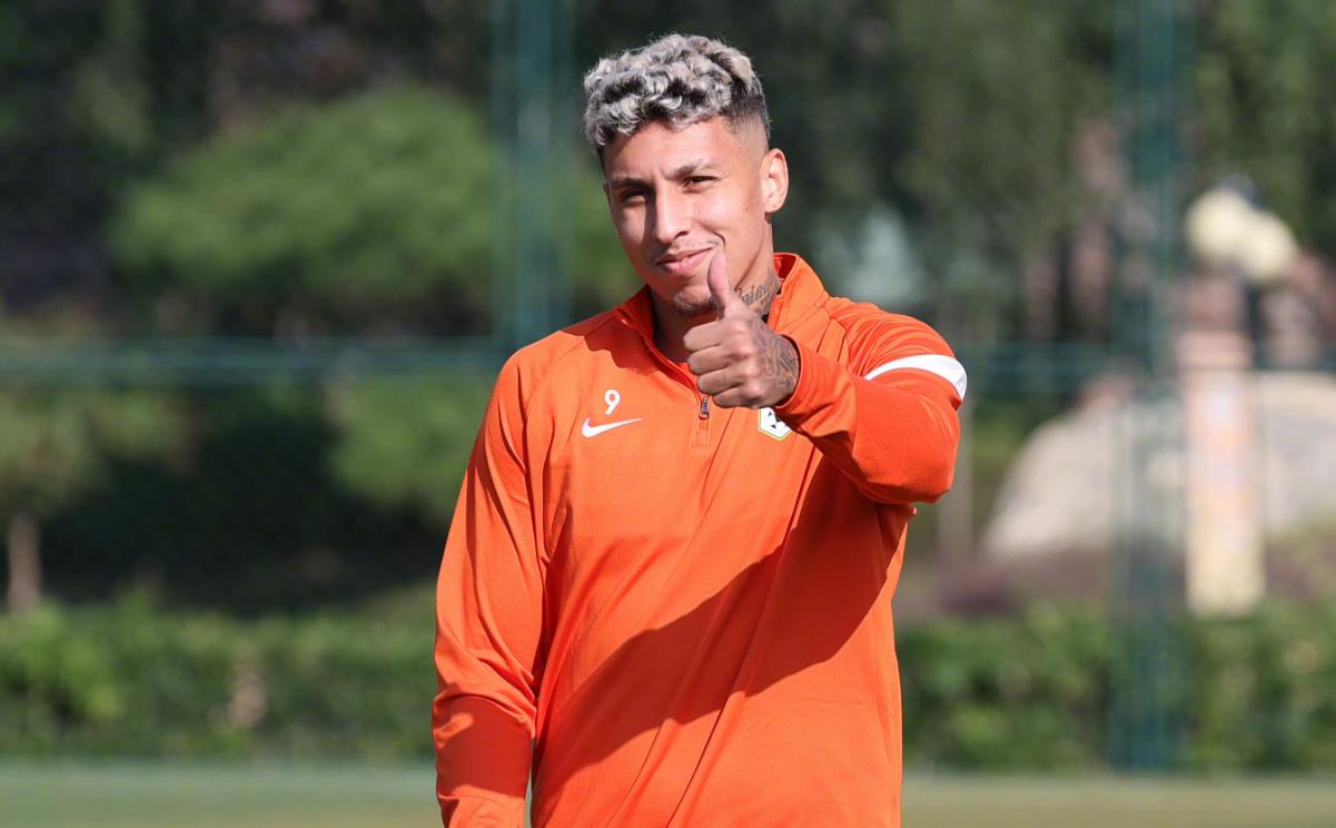 山东泰山队克雷桑出席发布会,泰山克雷桑亚冠帽子戏法