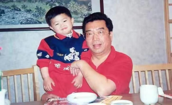 李双江拿三万退休金是真的吗,李双江夫妇一年挣多少钱