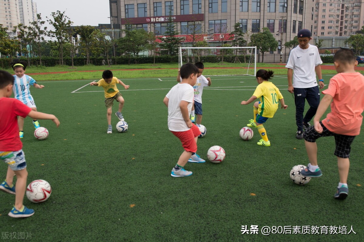 为了儿子中考体育努力练习,中考足球考试注意事项