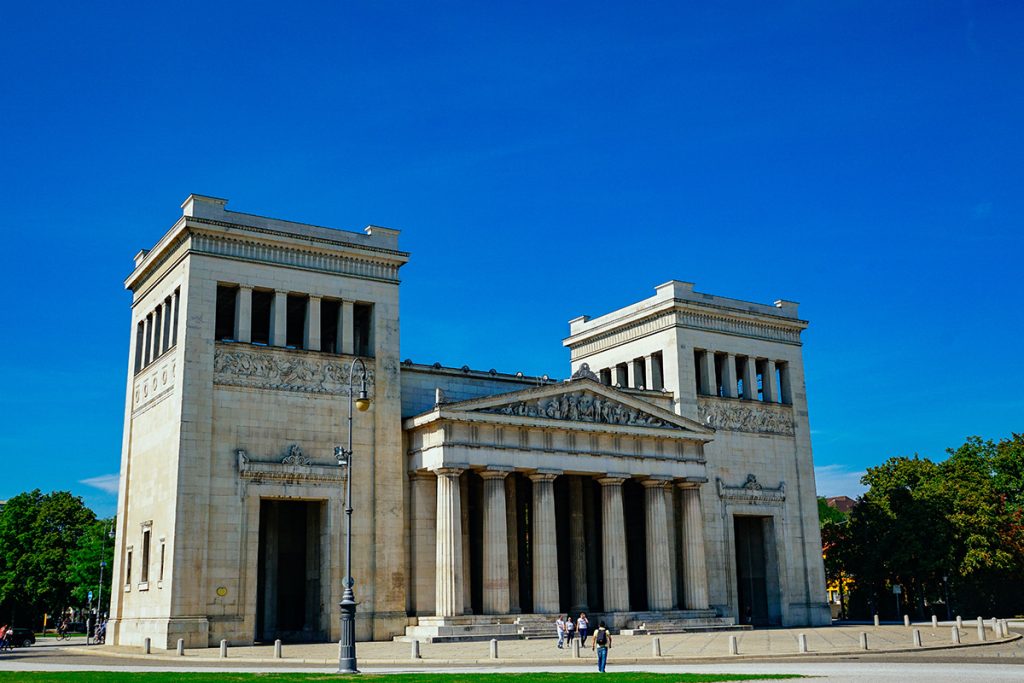 慕尼黑啤酒节拜仁慕尼黑队,22-23赛季拜仁慕尼黑啤酒节球衣