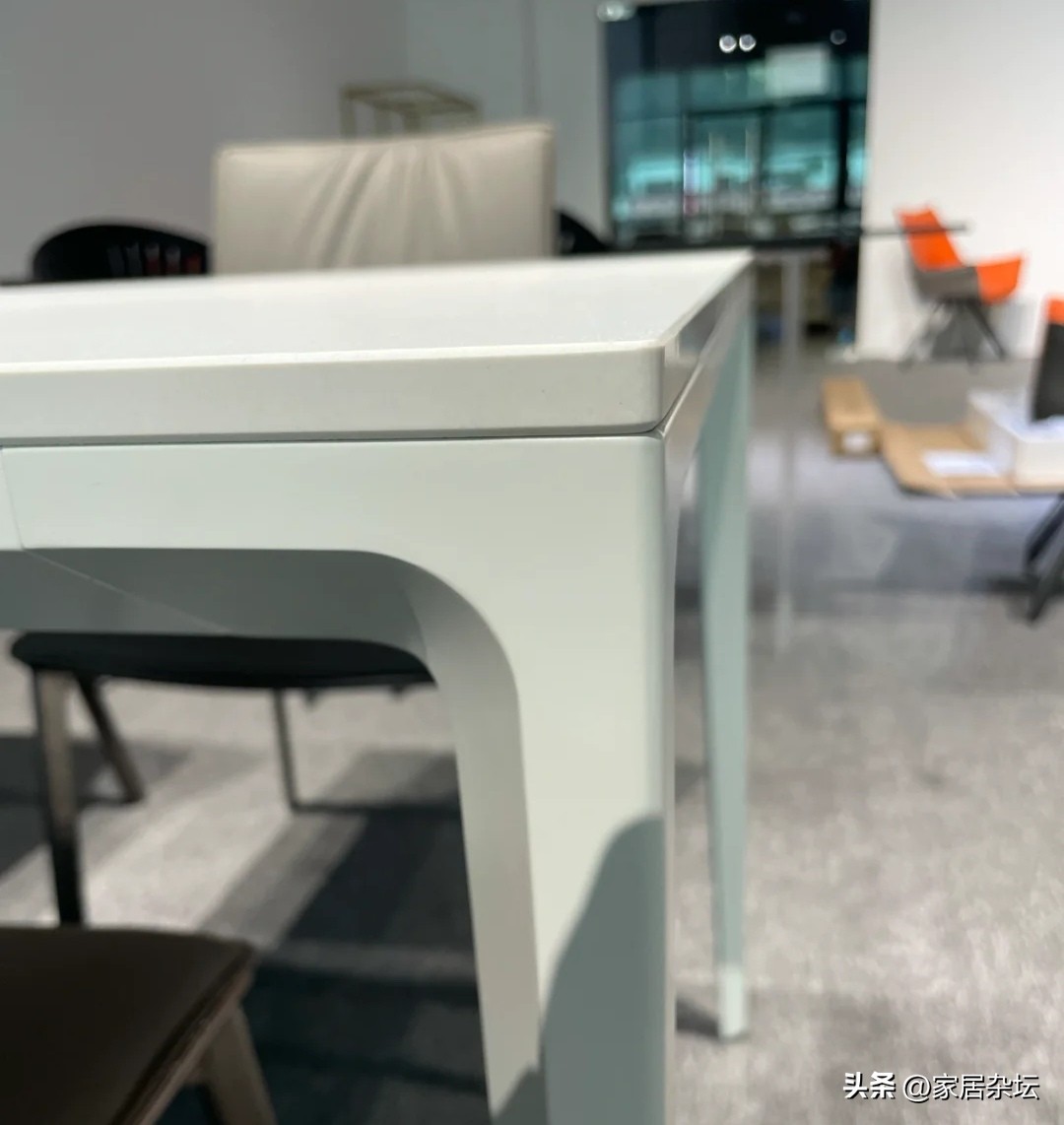 你知道怎么区分岩板餐桌的好坏吗,岩板餐桌会看起来很廉价吗