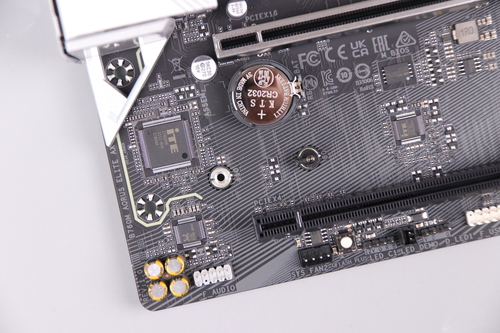 技嘉小雕b760m适合多大的机箱,技嘉小雕b760m黑科技测试