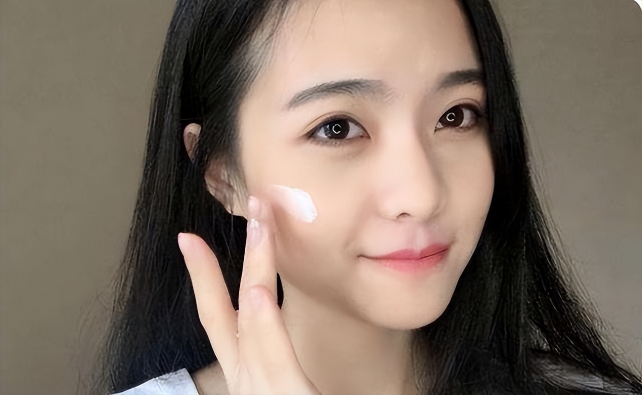 高端面霜和便宜面霜到底有什么区别？用完后才明白，真是智商税