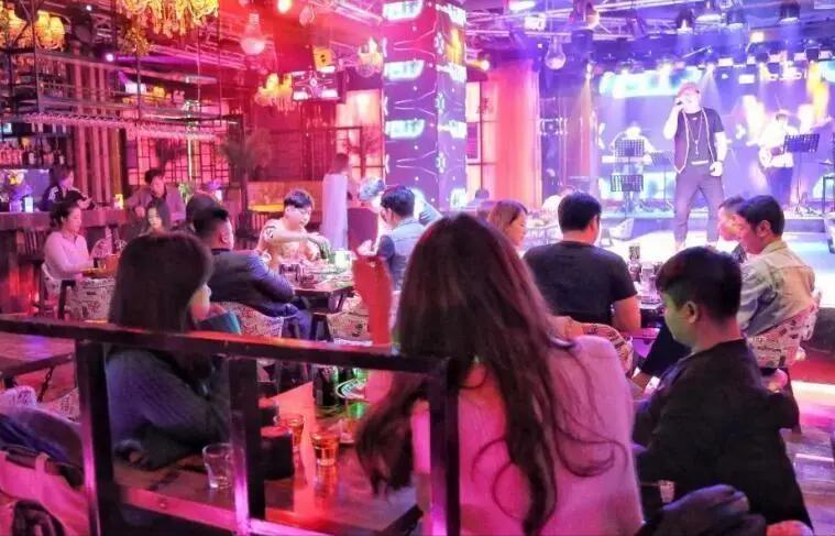 内蒙“白富美”涉嫌淫乱被警方抓获，声称他们7人都是我男朋友！