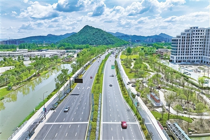 以举办运动会为契机推动城市发展,以赛谋城