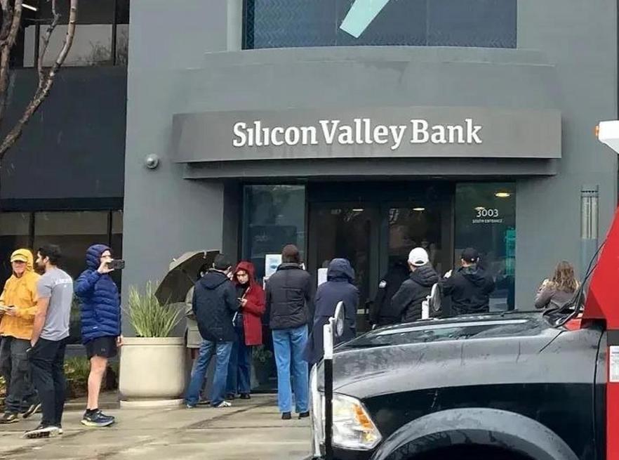 各国商业银行的经营体制,国外商业银行盈利模式现状