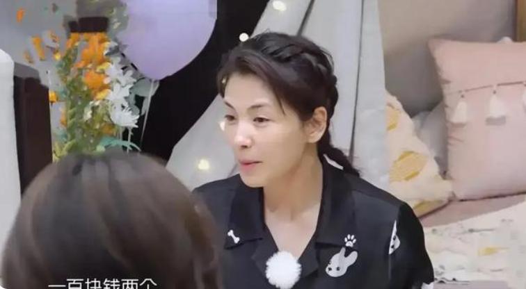 王大陆和女友逛街,王大陆买镯子