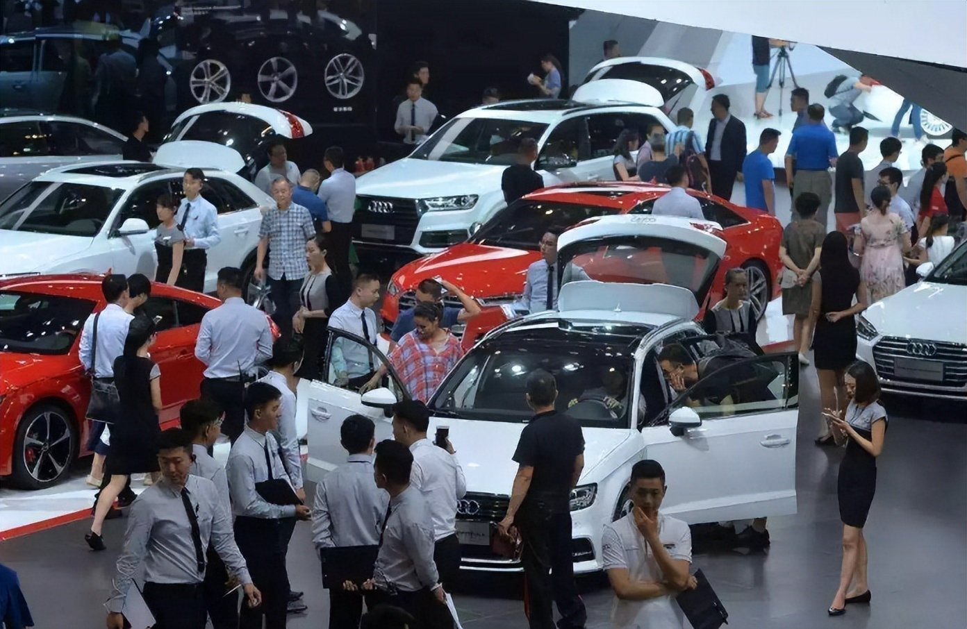 贷款买车和全款买车哪个更划算,全款和贷款买二手车怎么选择