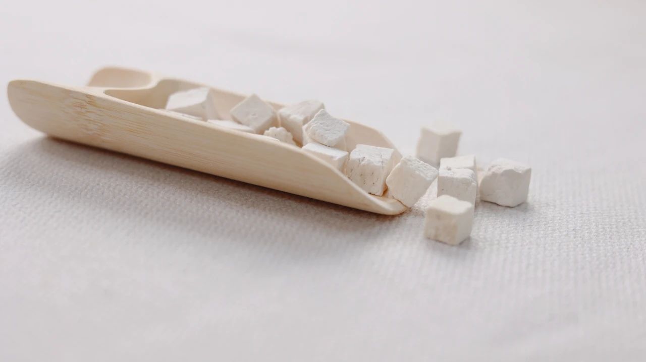 湿气重痰湿体质喝枸杞菊花水好吗,喝枸杞水湿气重还是吃枸杞湿气重