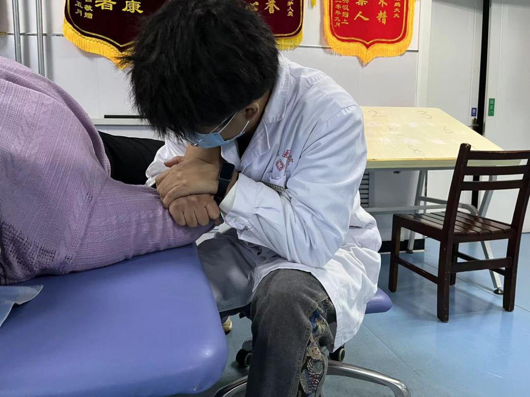 儿童肘关节骨折后屈曲受限,肘关节骨折后僵硬如何防反弹