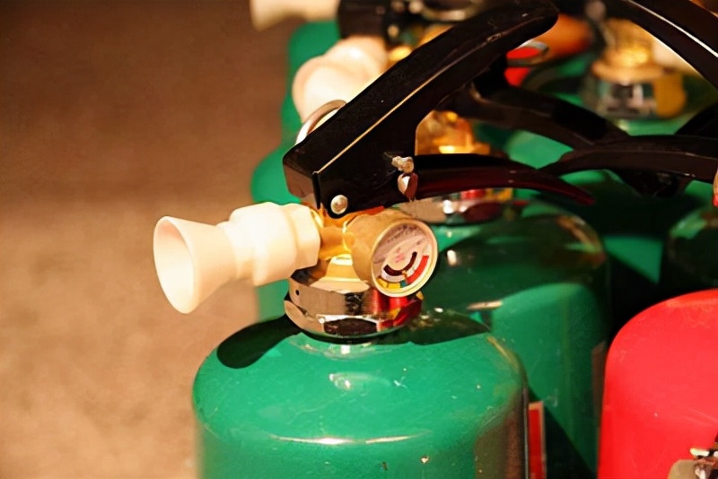 灭火器保质期过了但气压正常,水基灭火器和干粉灭火器的保质期